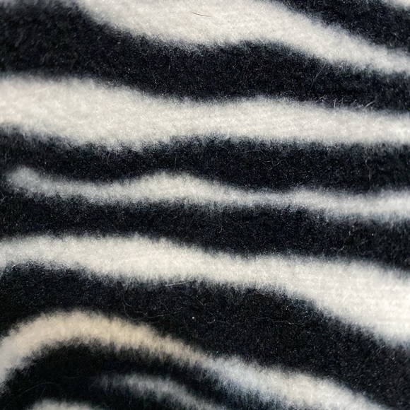 Zebra Pattern winter black & white scarf/wrap - one size - Picture 5 of 9